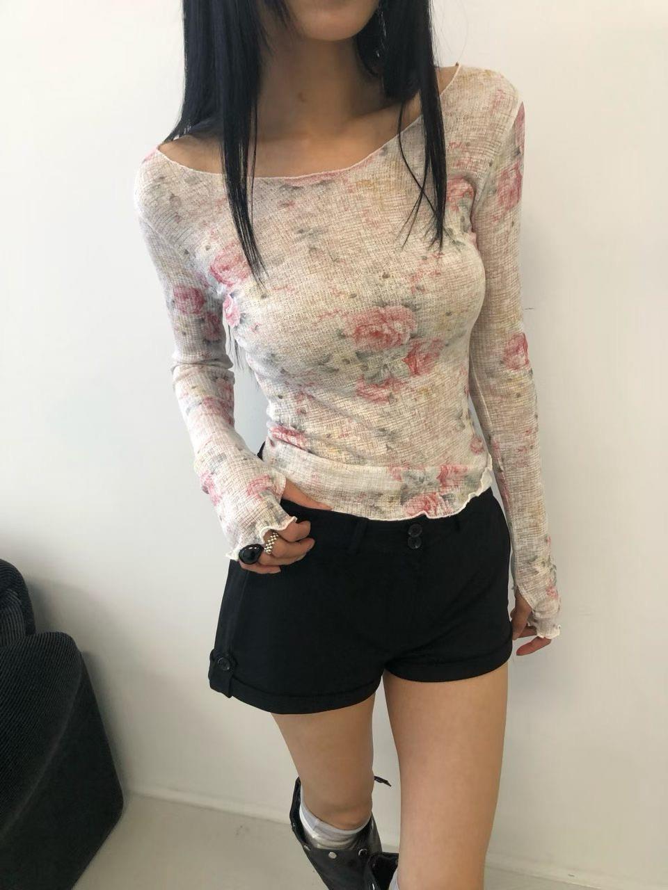 袖套設計花朵寬領上衣